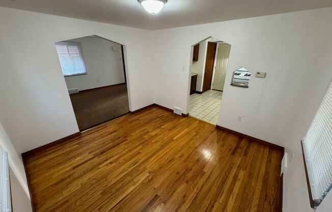 3 beds, 1 bath, $1,100