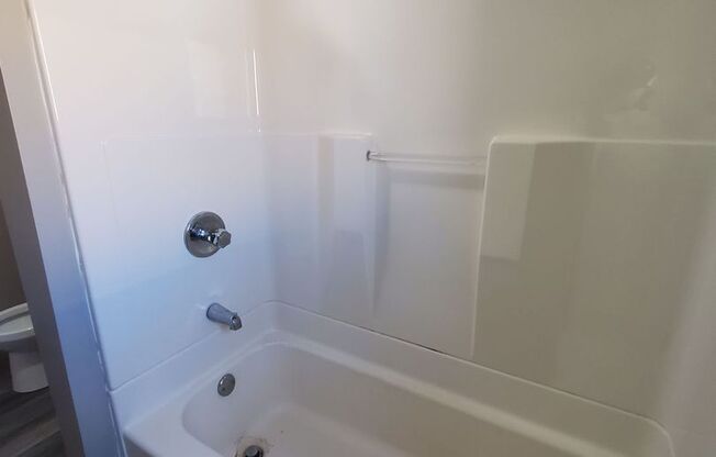 Studio, 1 bath, 650 sqft, $695, Unit Unit 8