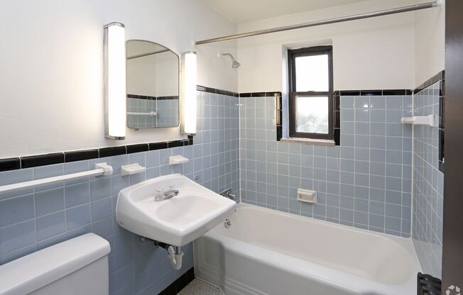 2 beds, 1 bath, 723 sqft, $1,650, Unit 05D