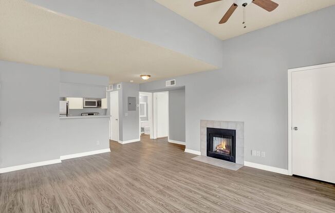 1/1 Condo in Gated Lakefront Community of Altamonte Springs!