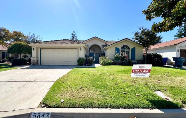 $2,295 Herndon & Hayes, 3 bedrooms - W. Beechwood Ave, Fresno