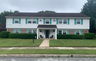 2nd Floor 2 Bedroom Apartment W/ Parking Suburban SD