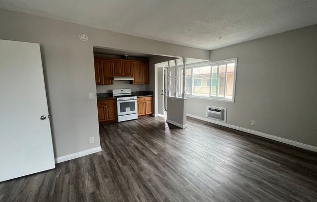 1 bed, 1 bath, $2,400, Unit 8