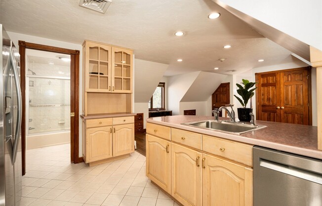 2 beds, 1.5 baths, 1,200 sqft, $2,600, Unit 2