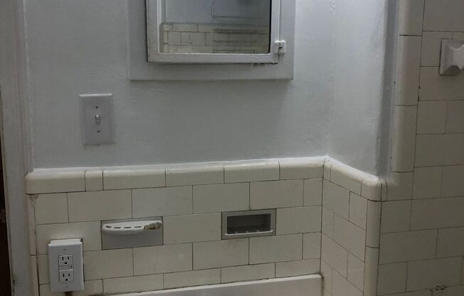 1 bed, 1 bath, 708 sqft, $1,340, Unit King Edward Annex 36
