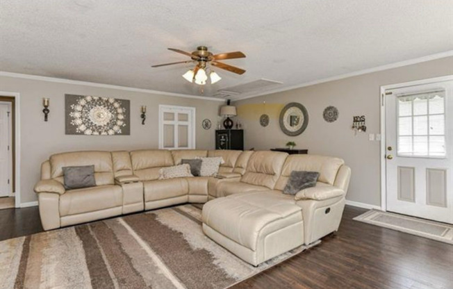 3131 LEICESTER DR