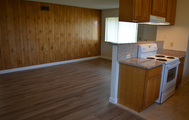 UPSTAIRS 2 BEDROOM UNIT IN A 4PLEX AT HAMILTON DOWNS