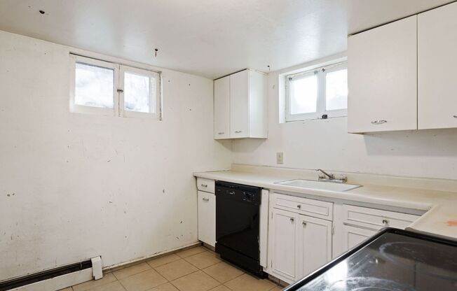 4 beds, 1 bath, $1,450, Unit 1820 11TH AVE UNIT 2