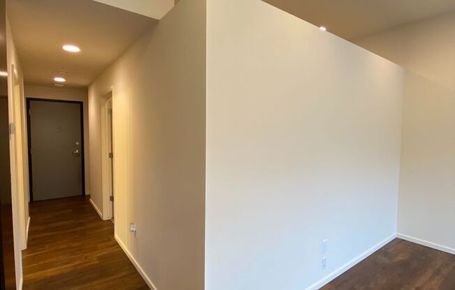 1 bed, 1 bath, 611 sqft, $1,145, Unit 720