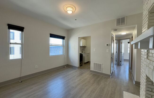 2 beds, 1 bath, $895, Unit 3B