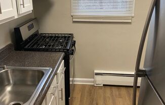 3 beds, 1 bath, $1,979, Unit 202