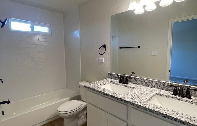 3 beds, 2.5 baths, $1,425, Unit 10214 Lynwood Village Unit 101