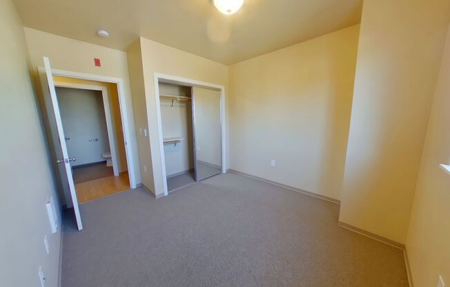 3 beds, 1.5 baths, 848 sqft, $2,400, Unit 307