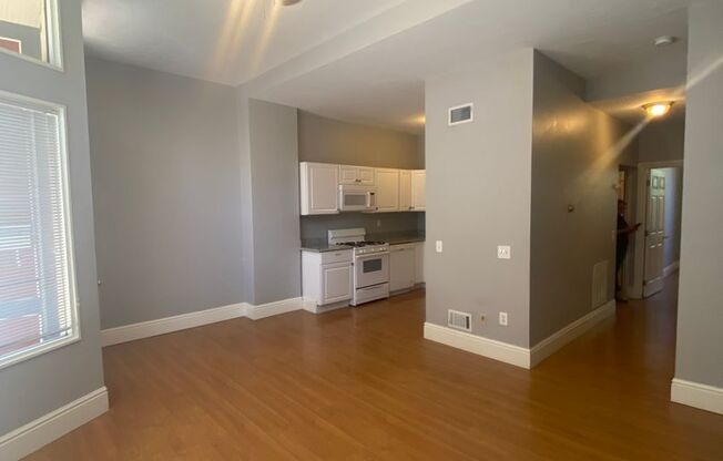 2 beds, 1 bath, 900 sqft, $1,600, Unit #1C - 1403 N. Saint Clair St.