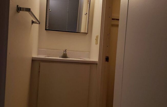 1 bed, 1 bath, 420 sqft, $585, Unit 82732