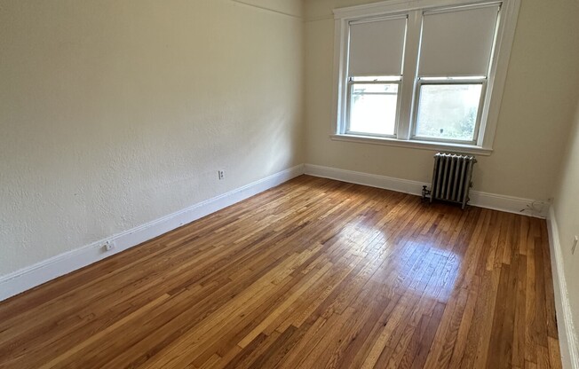 2 beds, 1 bath, $3,100, Unit 6