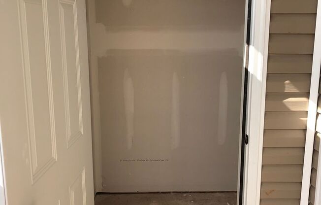 1 bed, 1 bath, 687 sqft, $775, Unit O08