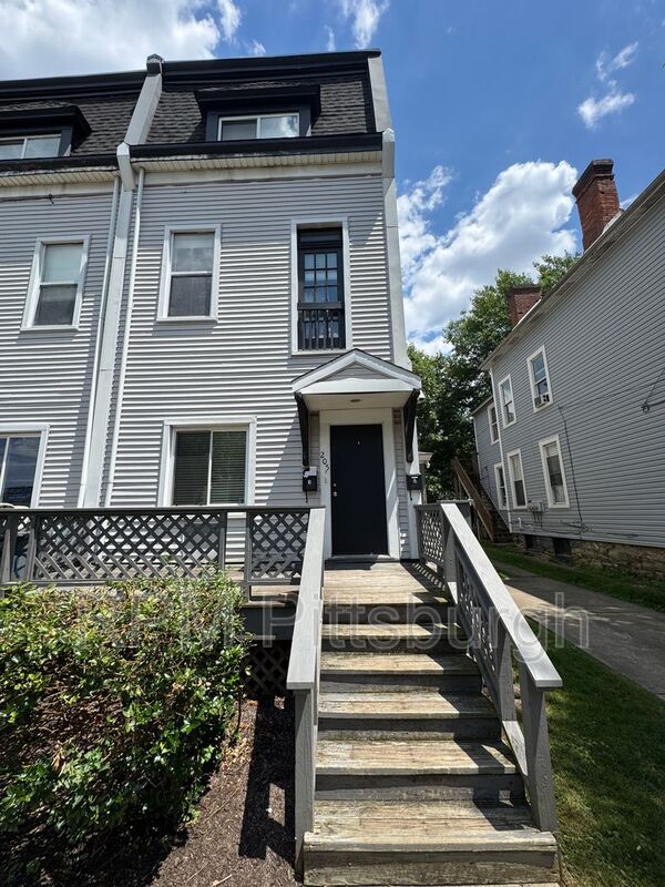 205 Lehigh Ave #2