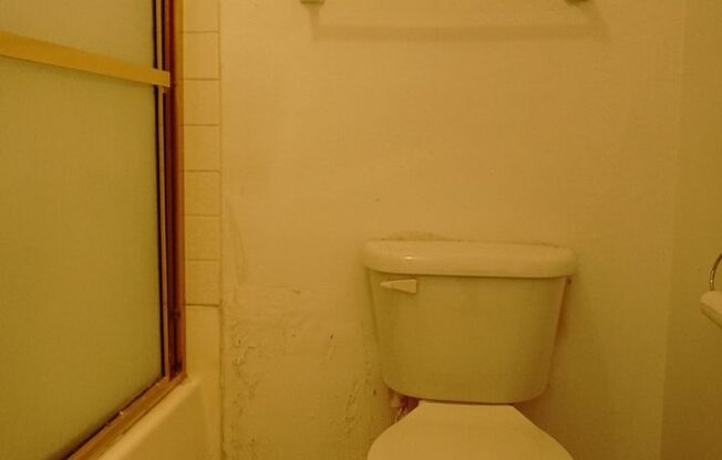 3 beds, 2 baths, $1,560.95, Unit # 225