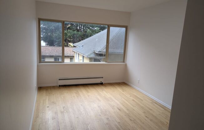 1000 1 AVE W