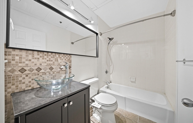 1 bed, 1 bath, 440 sqft, $2,100, Unit U106