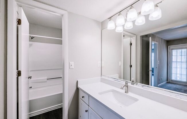 2 beds, 2 baths, 1,000 sqft, $1,450, Unit 2041