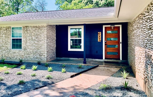 *** Near Domain * Stunning 4 Bedroom House * Fully Furnished * Designer Decorated * High End Luxury Finishes ***