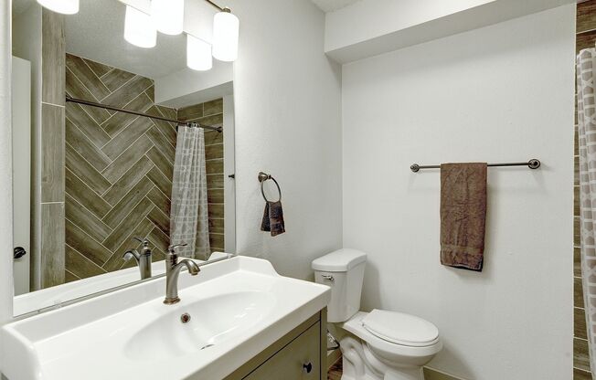 2 beds, 2 baths, 960 sqft, $2,100, Unit 203