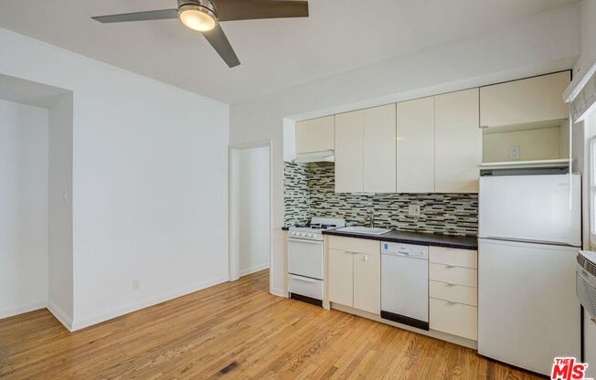 963 N Doheny Residences