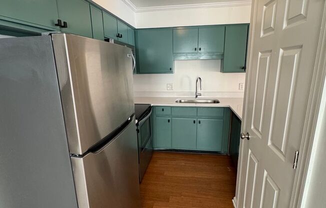 1 bed, 1 bath, 800 sqft, $1,599, Unit 412 A East Gaston Lane