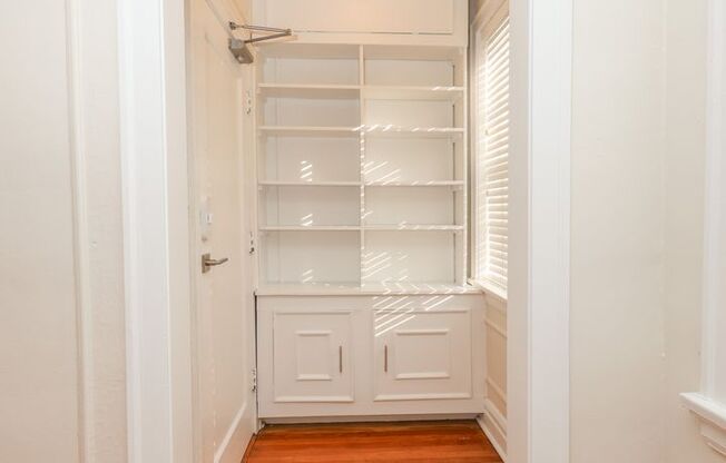 2 beds, 1 bath, 815 sqft, $1,945, Unit 509-2