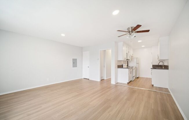 1 bed, 1 bath, 700 sqft, $1,998, Unit 53