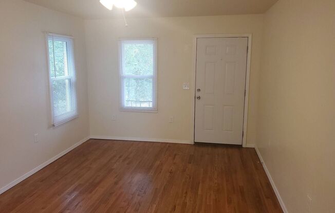 2 beds, 1.5 baths, $925