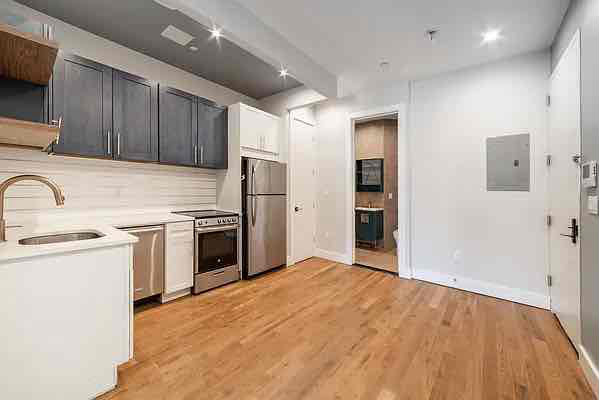 632 STERLING PL