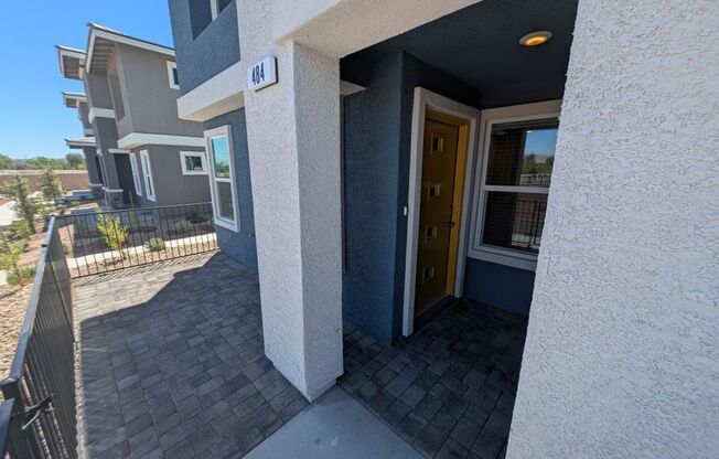 484 GOLDEN MYNA AVE
