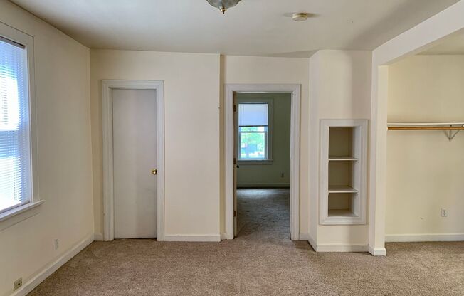 2 beds, 1 bath, $1,095, Unit 1512L