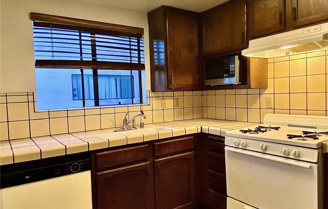 1 bed, 1 bath, 590 sqft, $1,900, Unit 107