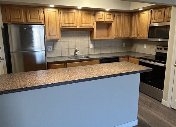 2 beds, 1 bath, 850 sqft, $2,250, Unit 301