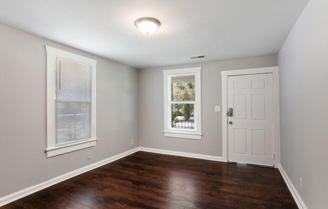 Large 3BR/2BA Home Walking Distance to Daffin Park
