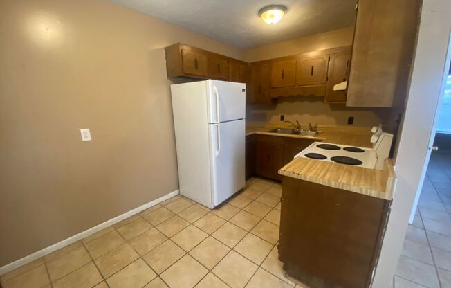 1 bed, 1 bath, 575 sqft, $925, Unit 600 Bob Little Rd #10