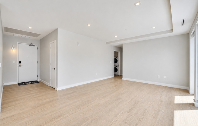 3 beds, 2 baths, 1,487 sqft, $6,995, Unit PH901