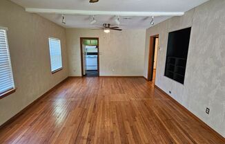 2 beds, 1 bath, $1,160