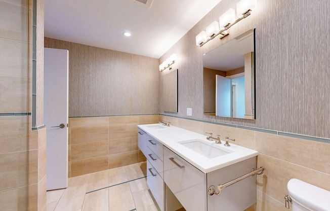 2 beds, 2 baths, 1,318 sqft, $6,400, Unit U2203
