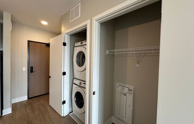 1 bed, 1 bath, 555 sqft, $1,795, Unit 516