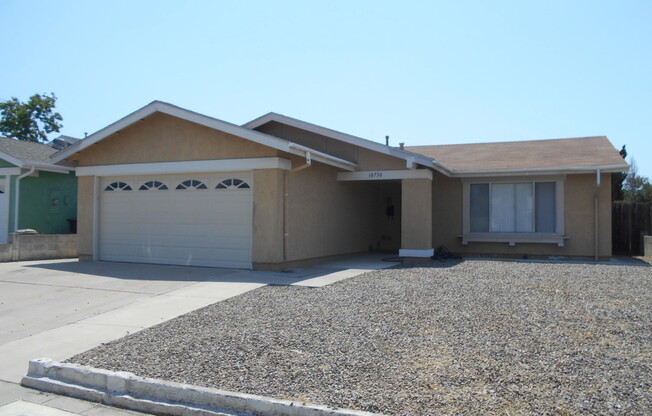 Pet Friendly 4 Bedroom Home with Fenced Back Yard!