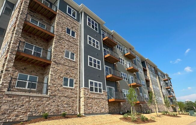 1 bed, 1 bath, 758 sqft, $1,394, Unit 143-120