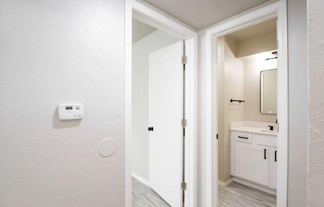 2 beds, 1 bath, 876 sqft, $995, Unit 204