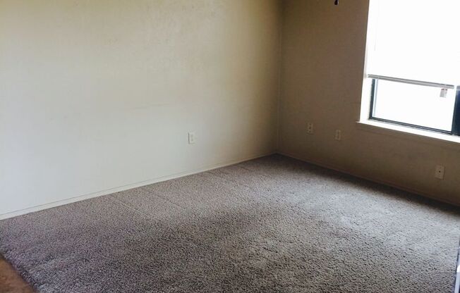 2 beds, 1 bath, 980 sqft, $735, Unit Unit 3