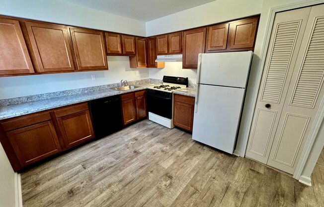 1 bed, 1 bath, 700 sqft, $1,145, Unit 619 Flint Rd. #1