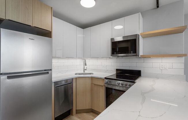 1 bed, 1.5 baths, 667 sqft, $2,400, Unit 4D